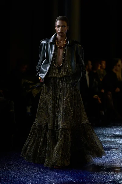 Look 14